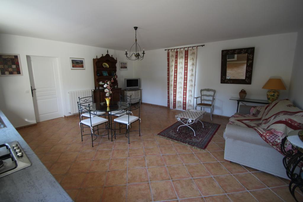 Amour Provence Seguret Luaran gambar