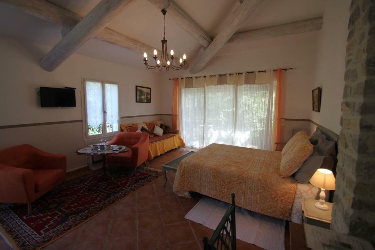 Amour Provence Seguret Luaran gambar
