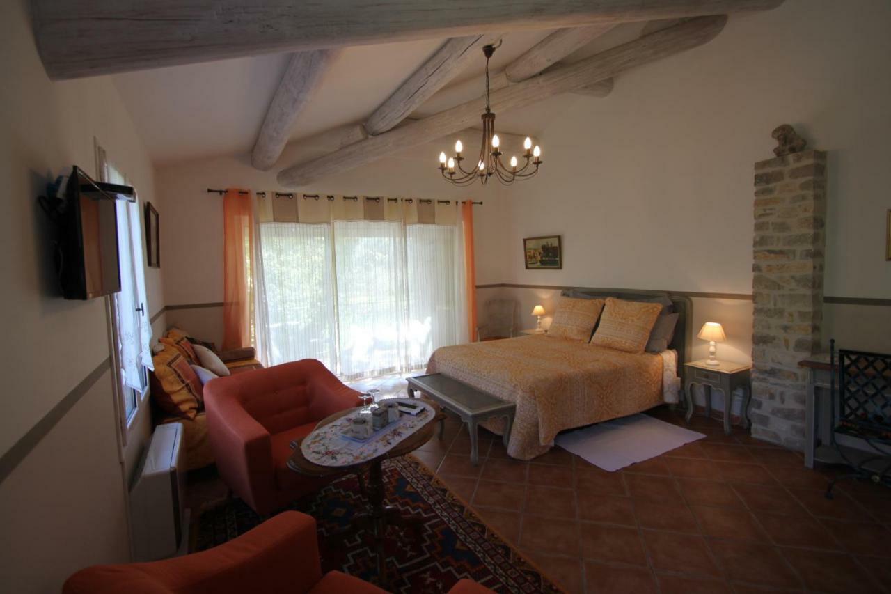 Amour Provence Seguret Luaran gambar